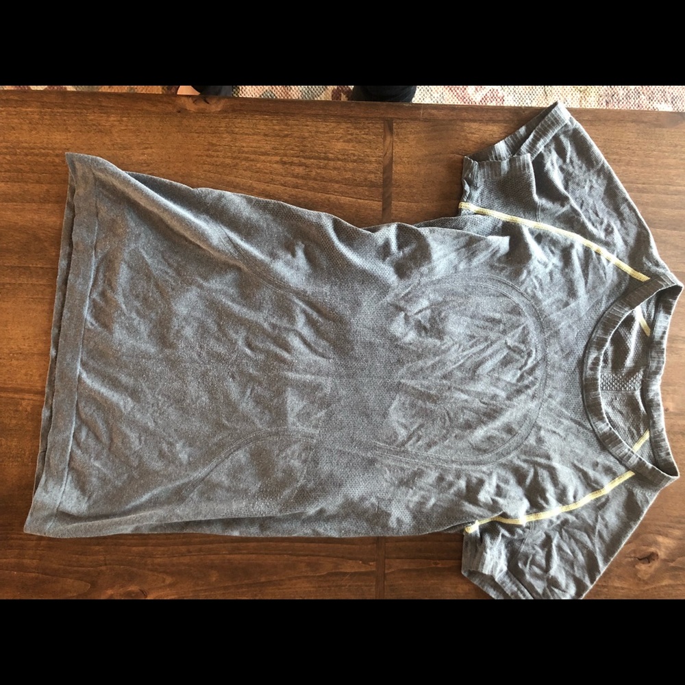 Run swiftly short sleeved